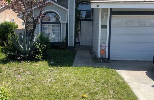 Palmdale Casa | Charming 3-bedroom house in terrific Palmdale with WiFi, AC