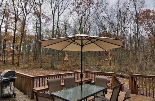 Hickory Hills Cabina | Luxury Cabin Sleeps 14 w/Game Room,HOT TUB,FIRE PIT,BB Court! 5min to SKI SLOPES