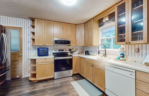 Foscoe Casa | Serene mountain Dog friendly home with nearby hiking trails