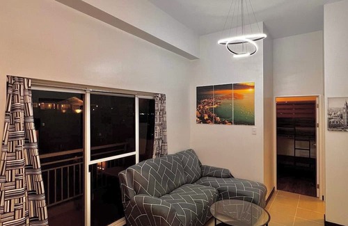 Paranaque Condominio | Cozy 2-bedroom condo with AC, WiFi, Pet Friendly in Parañaque