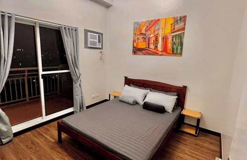 Paranaque Condominio | Cozy 2-bedroom condo with AC, WiFi, Pet Friendly in Parañaque