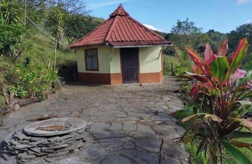 Monteverde Cabaña | Charming 1-bedroom cottage in amazing Monte Verde with WiFi