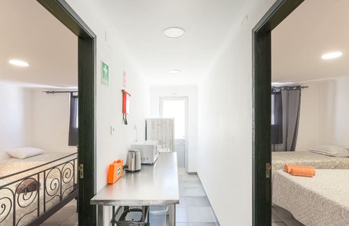 Sines Casa | Private bedroom 'Quarto Triplo Conforto 1' with Private Terrace and Wi-Fi