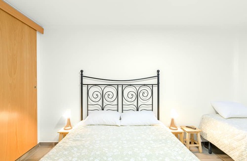Sines Casa | Room 'Quarto Triplo Conforto 2' with Private Terrace and Wi-Fi