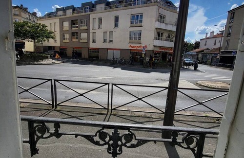 Louis Bertrand-Mirabeau-Semard Apartamento | La Casanova large studio near Paris