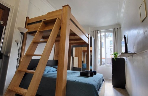 Louis Bertrand-Mirabeau-Semard Apartamento | La Casanova large studio near Paris