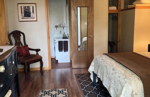 Lodi Cama Y Desayuno | Private Room in B&B on Seneca Lake Wine Trail
