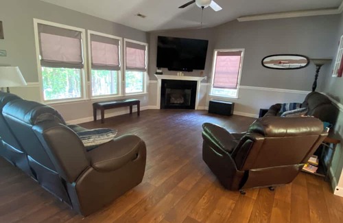 Townville Casa | Relaxing water front home on Lake Hartwell, S.C. Beautiful sunsets. Pet friendly