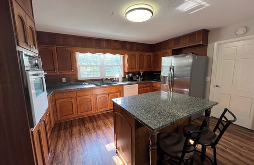 Arab Casa | Spacious 4 bedroom 3 fullbath home <10 mi to Guntersville Lake, 20 mi to Cullman