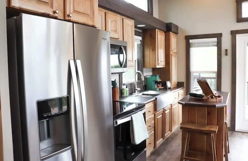 Clayton Cabina | New Tiny Home! Expansive Deck with Lake & Mtn Views!
