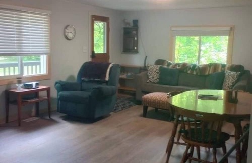 West Branch Cabina | Cozy 2-bedroom cabin in serene West Branch with AC, WiFi