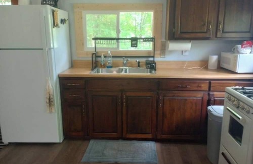 West Branch Cabina | Cozy 2-bedroom cabin in serene West Branch with AC, WiFi