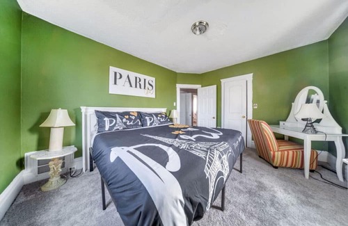 Akron Casa | Large 5-Bed, 2-Bath Central Akron Group House