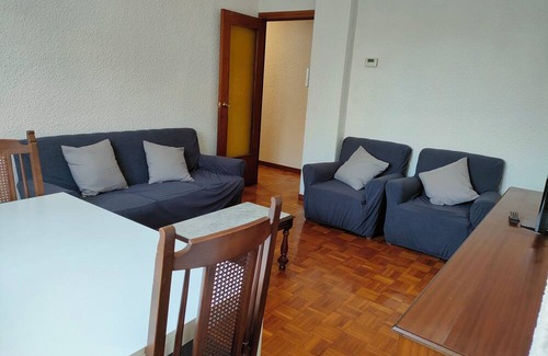 Romareda Casa | Tranquil 4-bedroom apartment with WiFi in Zaragoza