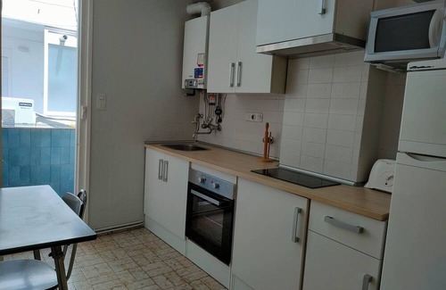Romareda Casa | Tranquil 4-bedroom apartment with WiFi in Zaragoza