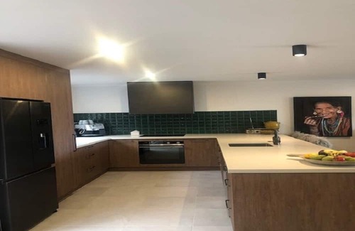 Stoke Casa | Heven on a Hill