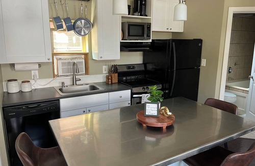 Coeur d'Alene Cabaña | Cute cottage in the heart of it all