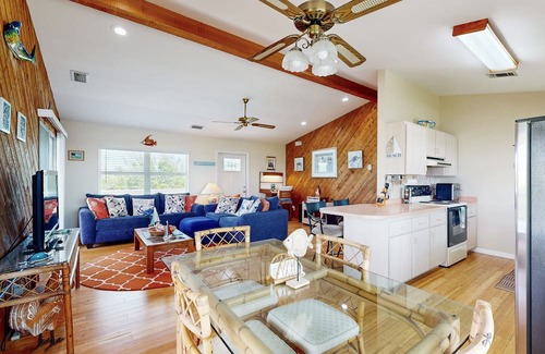 Port Pine Heights Casa | Open Water Access canal home, large kitchen, WIFI, central AC