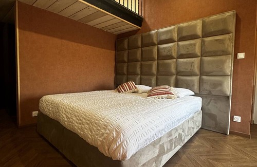 Collias Casa | Holiday Home 'Pont Du Gard - Maison, Spa' with Mountain View, Wi-Fi and Air Conditioning