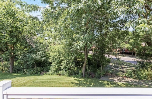Burnsville Casa | Private Room in Gorgeous Home in Burnsville - Rm 1