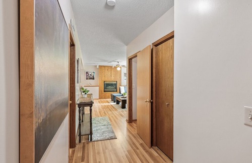 Burnsville Casa | Private Room in Gorgeous Home in Burnsville - Rm 1