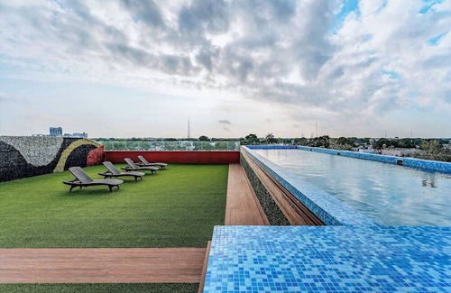 Centro Casa | Discover a Haven in Mérida: Modern Rooms, Rooftop Pool & American Breakfast