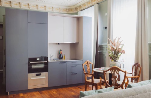 Lausanne Casa | Charming hotel in fantastic Lausanne with WiFi, fitness room, AC