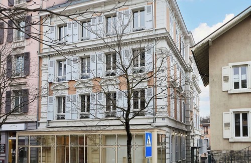 Lausanne Casa | Charming hotel in fantastic Lausanne with WiFi, fitness room, AC