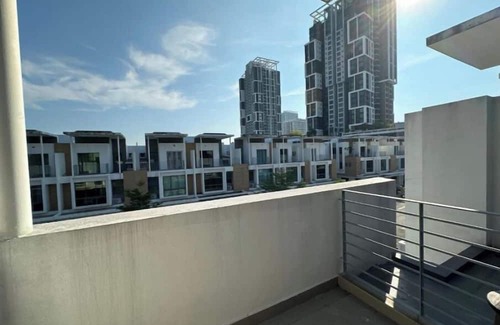 Cyberjaya Casa | Self Check in Homestay Room 1, Y5 Netflix Parking Coway