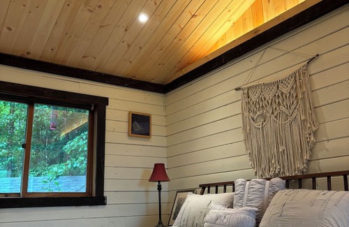 Fleischmanns Cabina | Charming 3-bdrm cabin in the heart of the Catskills—warm serene, and inviting!