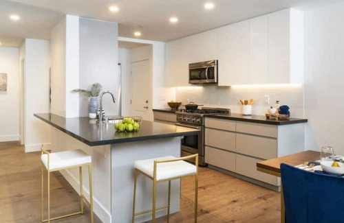University Heights Condominio | Sharon Green: Spacious 2BR Condo