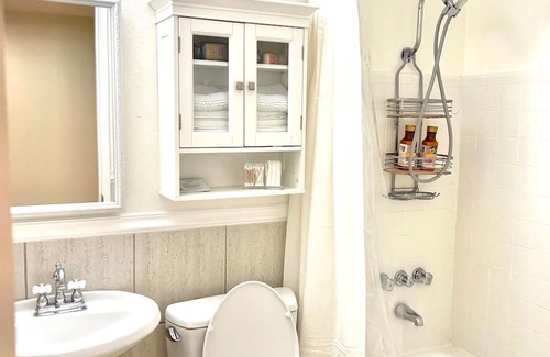 Swiss Manor Casa | Charming 3-bedroom house with AC and WiFi in tranquil Flagstaff