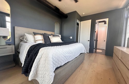 West Colfax Casa | Upscale 2 Bdrm Townhome with Rooftop in Sloans Lake Denver with Mountain Views