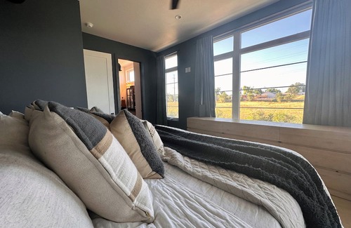 West Colfax Casa | Upscale 2 Bdrm Townhome with Rooftop in Sloans Lake Denver with Mountain Views