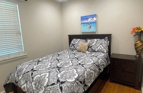 Ballwin Casa | Charming 1-bedroom in basement with AC, WiFi in awesome Ballwin