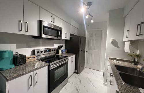 Coal Harbour Condominio | Over 30 Days -Pet Friendly 2B&2B Urban Style Condo near Harbor w/Free Parking