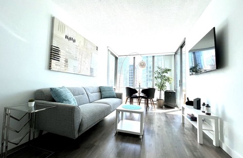 Coal Harbour Condominio | Over 30 Days -Pet Friendly 2B&2B Urban Style Condo near Harbor w/Free Parking