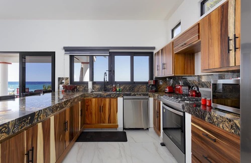 Buenavista Casa | Beachfront 4 BR home w/pool