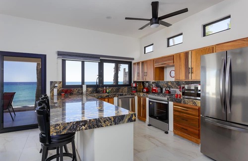 Buenavista Casa | Beachfront 4 BR home w/pool