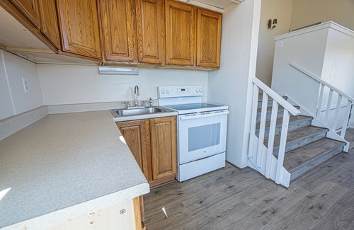 Craig Otro | Hunters- 2bdrm farmhouse b/t Duffy Mountain & Juniper Mountain w/Yampa River.