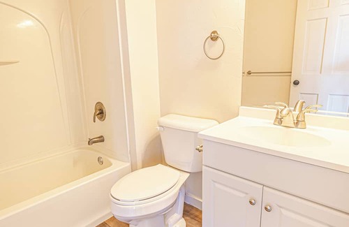 Craig Otro | Hunters- 2bdrm farmhouse b/t Duffy Mountain & Juniper Mountain w/Yampa River.