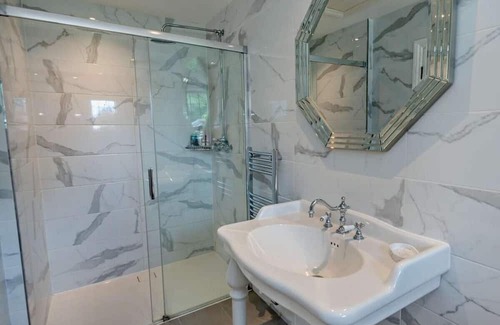 Cookham Dean Casa | Luxury Riverside Mansion in Marlow