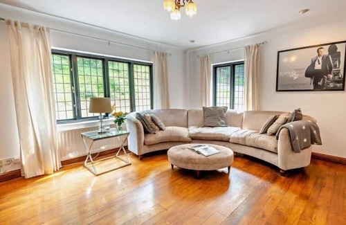 Cookham Dean Casa | Luxury Riverside Mansion in Marlow