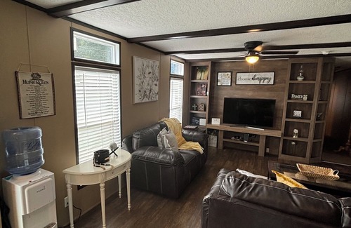 Walterboro Casa | 3-bedroom mobile home in awesome Walterboro with AC, WiFi, Cable