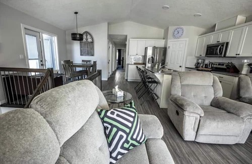 Clairmont Apartamento | 3 bed, 2 full bathrooms parking for 2 vehicles