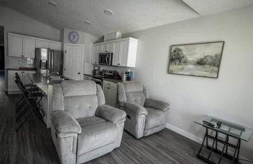 Clairmont Apartamento | 3 bed, 2 full bathrooms parking for 2 vehicles