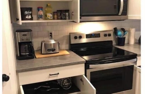 Clairmont Apartamento | 3 bed, 2 full bathrooms parking for 2 vehicles