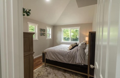 Parkland Cama Y Desayuno | Master Suite with King Size Bed.