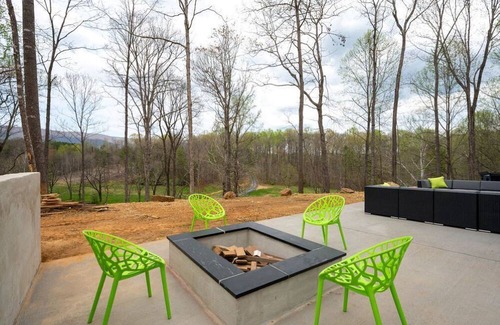Afton Casa | The Treehouse at Williams Creek: Hot Tub + 10 Acres + Close to Wineries