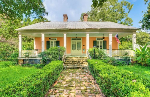 New Roads Casa | Whimsical New Roads Home < 1 Mi to Main Street!